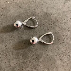 14 K white gold drop earrings